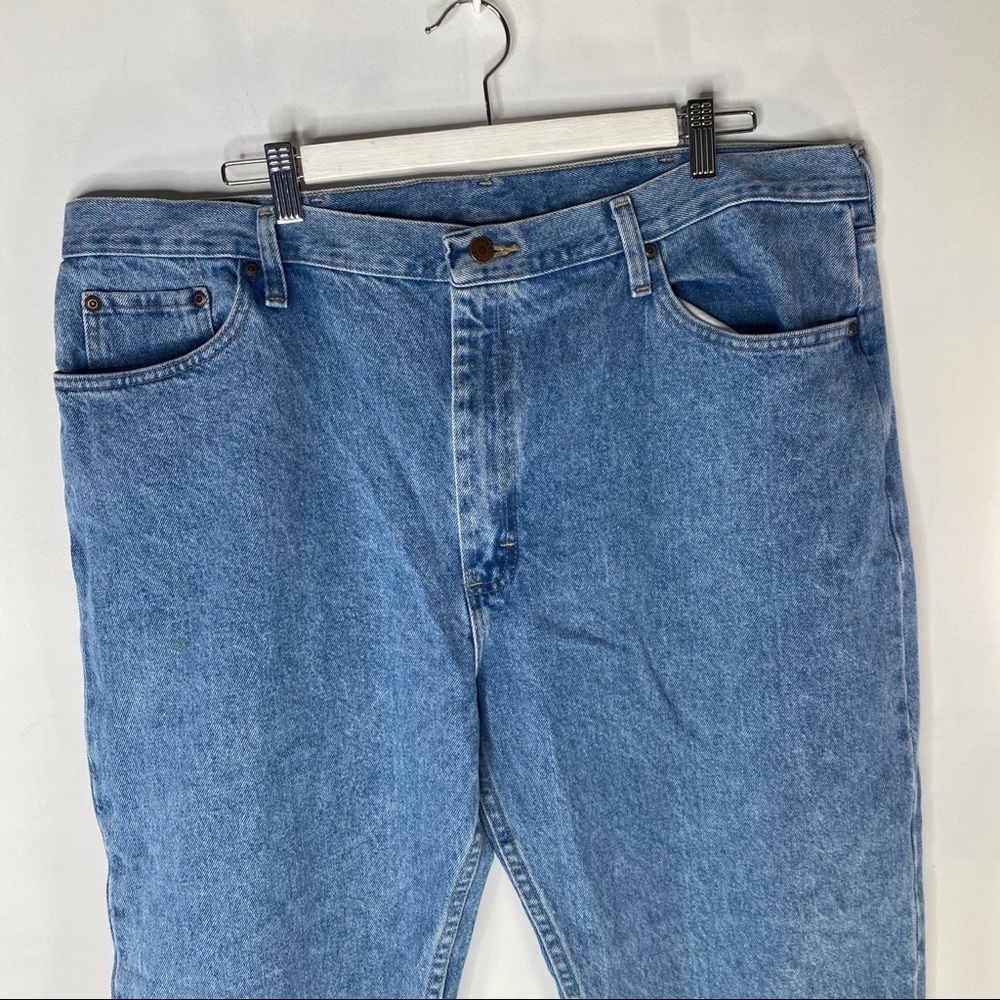 Wrangler mid wash 42X30 - Picture 2 of 11